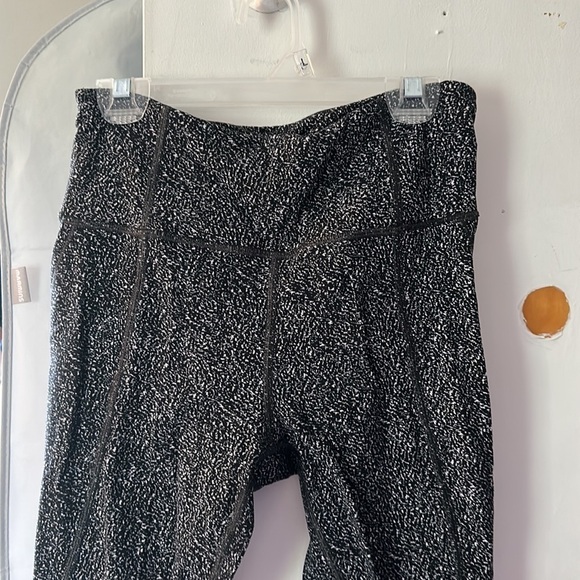 Athleta Lightning Stash 7/8 tight - black/white - Picture 4 of 7